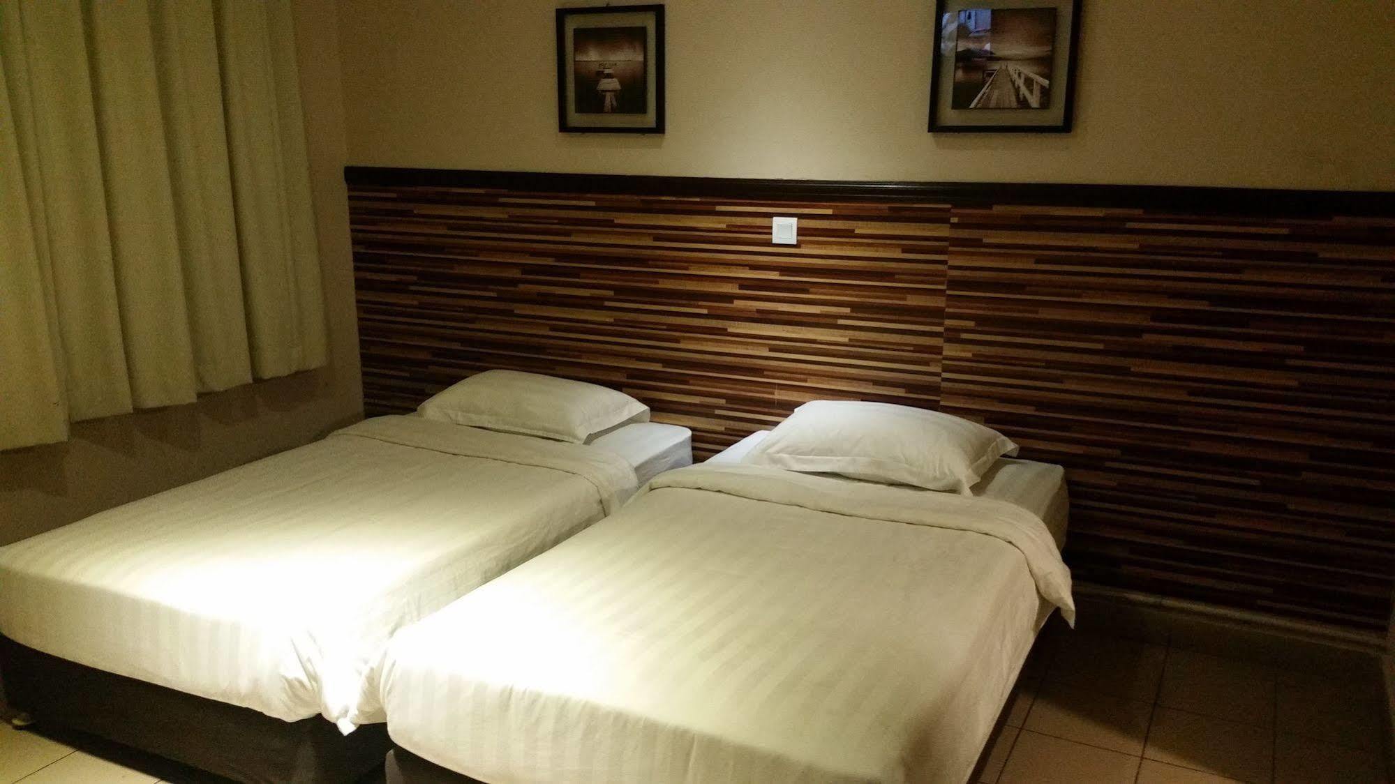 Hotel Iskandar Kota Kinabalu Eksteriør bilde